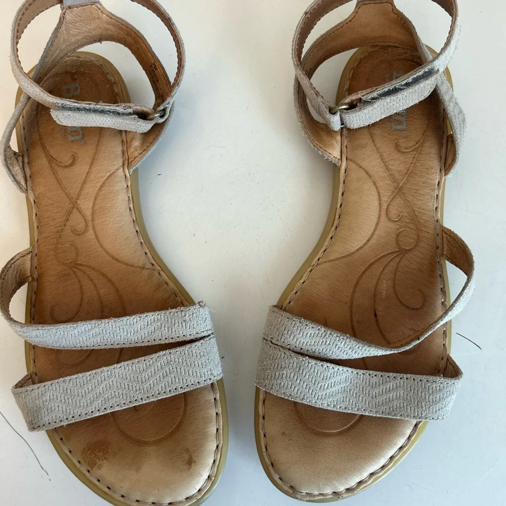 Born F20228 Gray Leather Strappy Sandals Flat Comfort Ankle Strap Sz 7 M Women’s